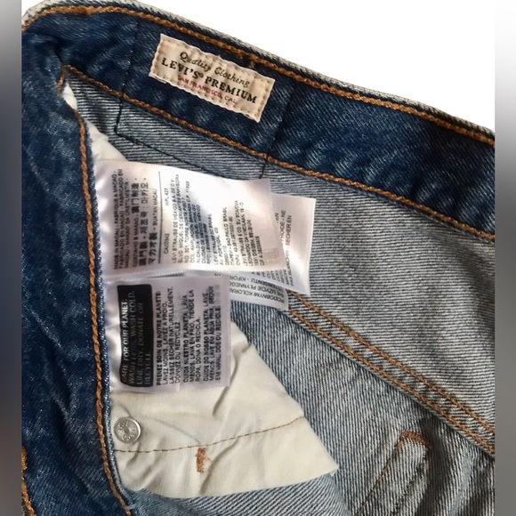 VINTAGE LEVIS 501 DISTRESSED DENIM JEAN SHORTS - Picture 7 of 8